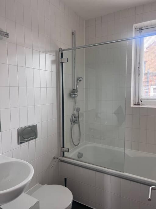 Central , Bright And Modern Flat Up To 4 People 伦敦 外观 照片