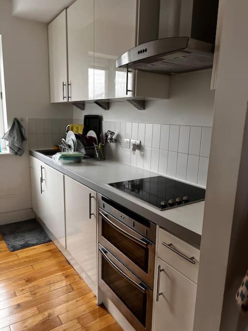 Central , Bright And Modern Flat Up To 4 People 伦敦 外观 照片