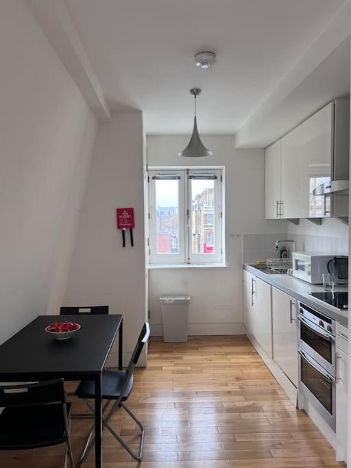 Central , Bright And Modern Flat Up To 4 People 伦敦 外观 照片